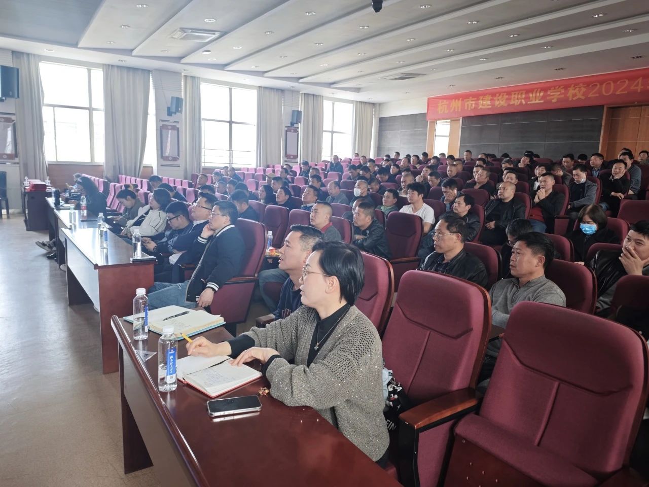 向光而行，再啟新程 | 南鴻裝飾3月項目經(jīng)理會議暨最美家人表彰大會圓滿舉行