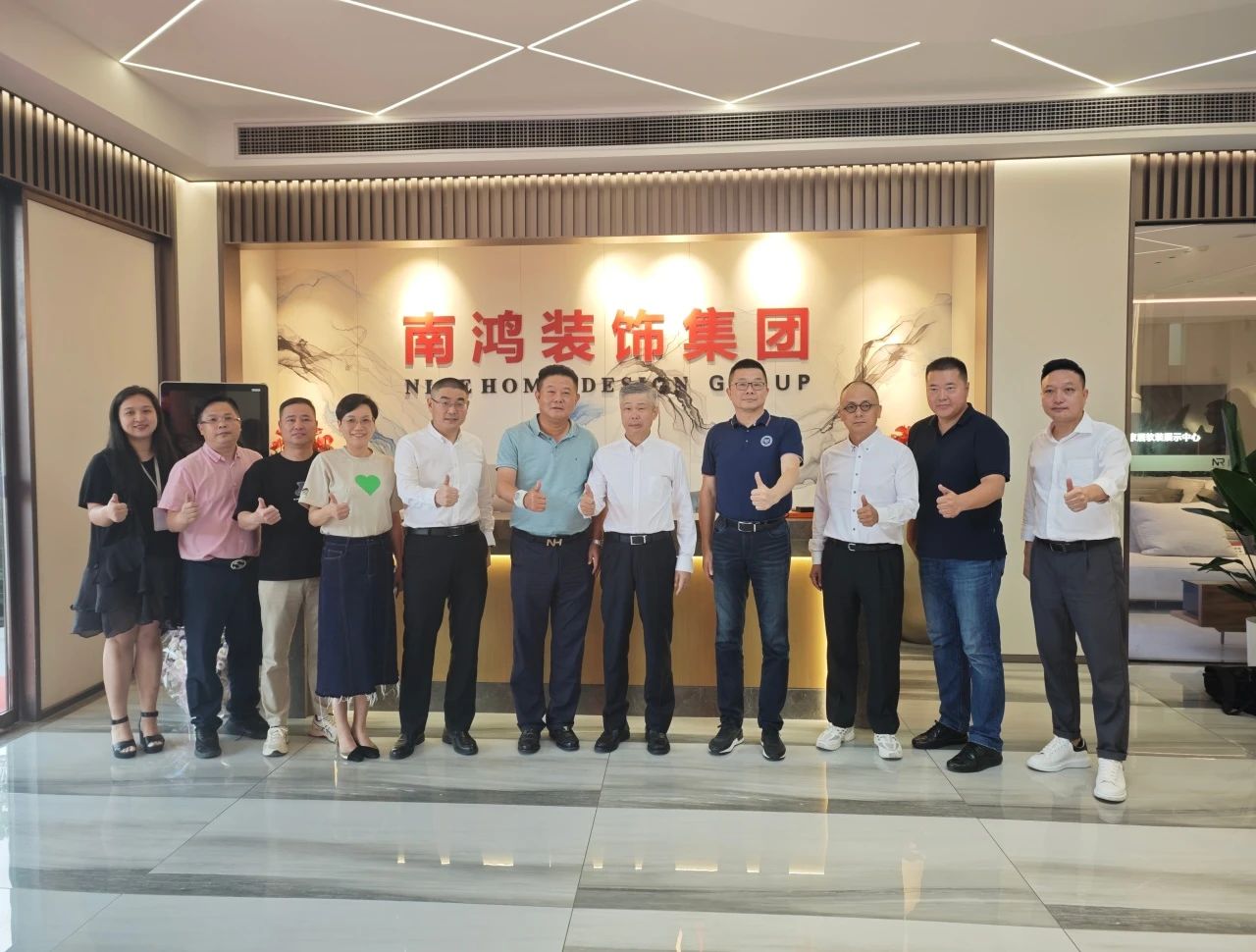 熱烈歡迎全聯(lián)家具裝飾業(yè)商會、敏華控股集團一行蒞臨南鴻裝飾參觀指導(dǎo)